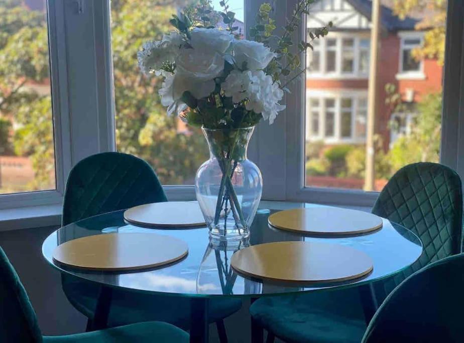 Hidden Gem W/ Parking Short Walk To Pleasure Beach Blackpool Bagian luar foto