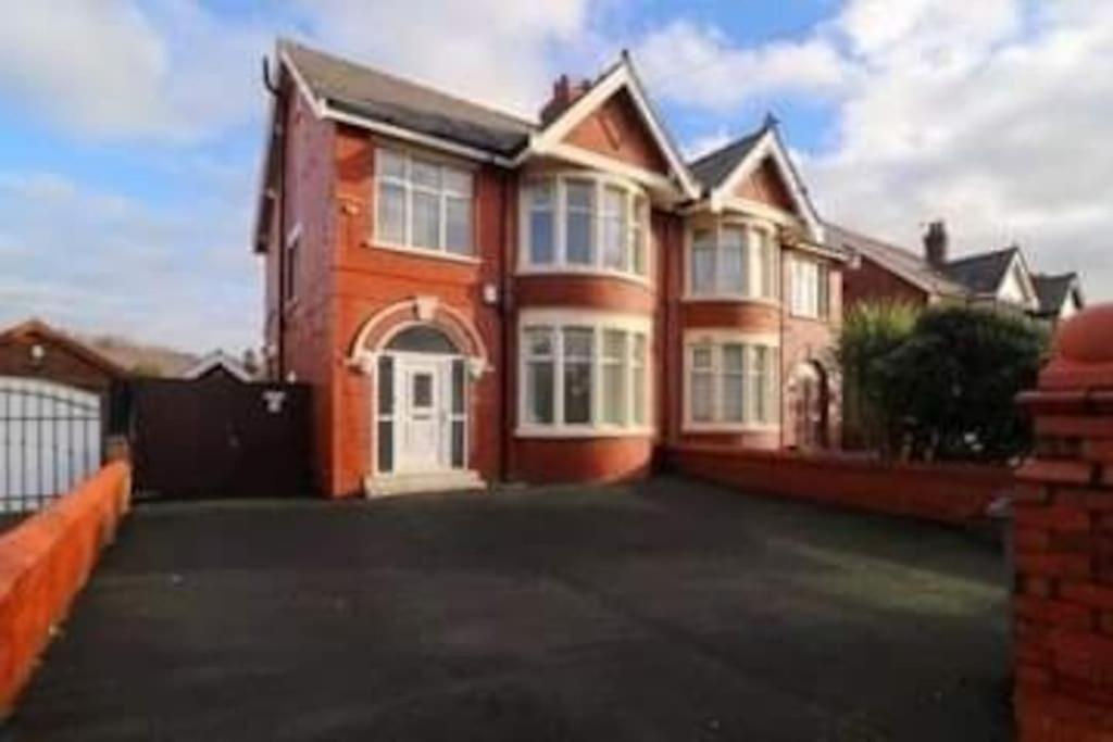 Hidden Gem W/ Parking Short Walk To Pleasure Beach Blackpool Bagian luar foto