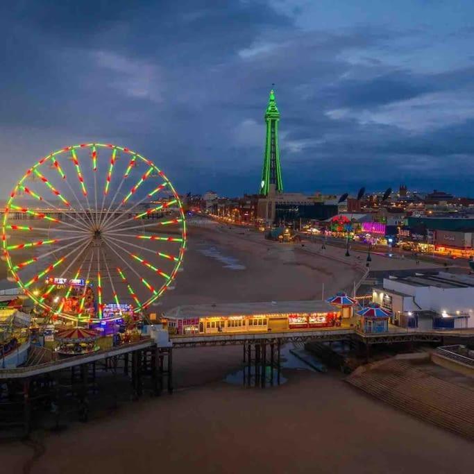 Hidden Gem W/ Parking Short Walk To Pleasure Beach Blackpool Bagian luar foto